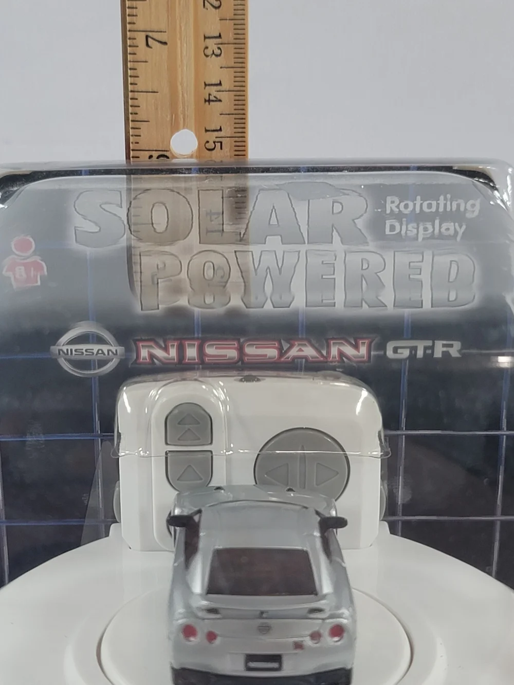 Eztec Infra-Red Remote Control Nissan GT-R With solar-powered rotating display